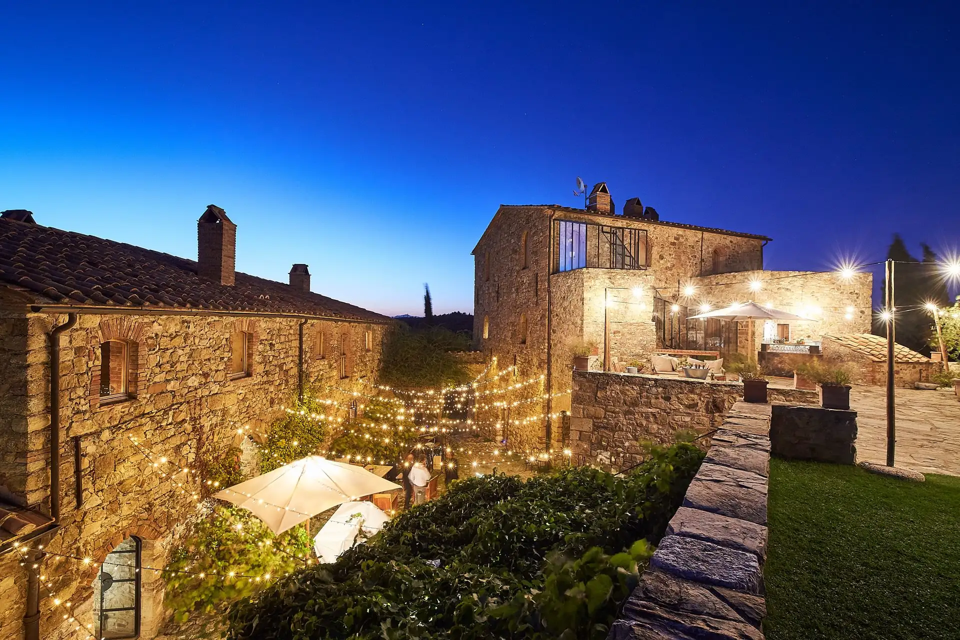 castello di vicarello wedding welcome dinner