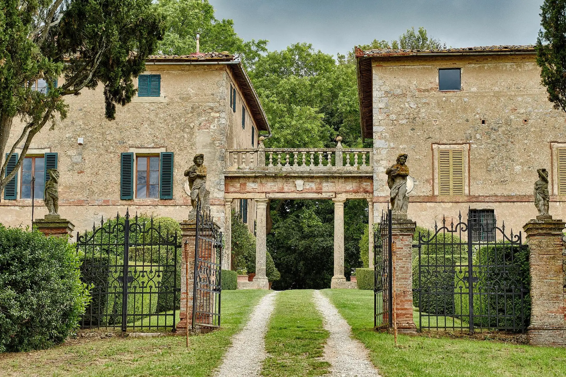 elegant english wedding near siena