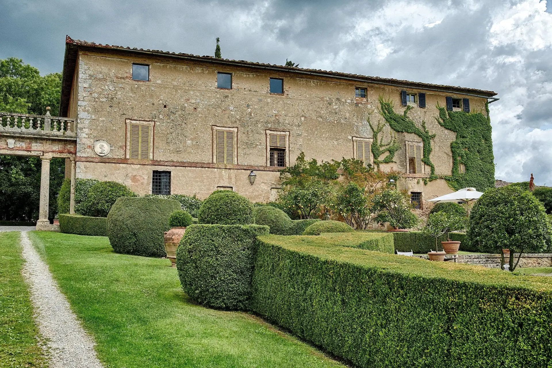elegant english wedding near siena