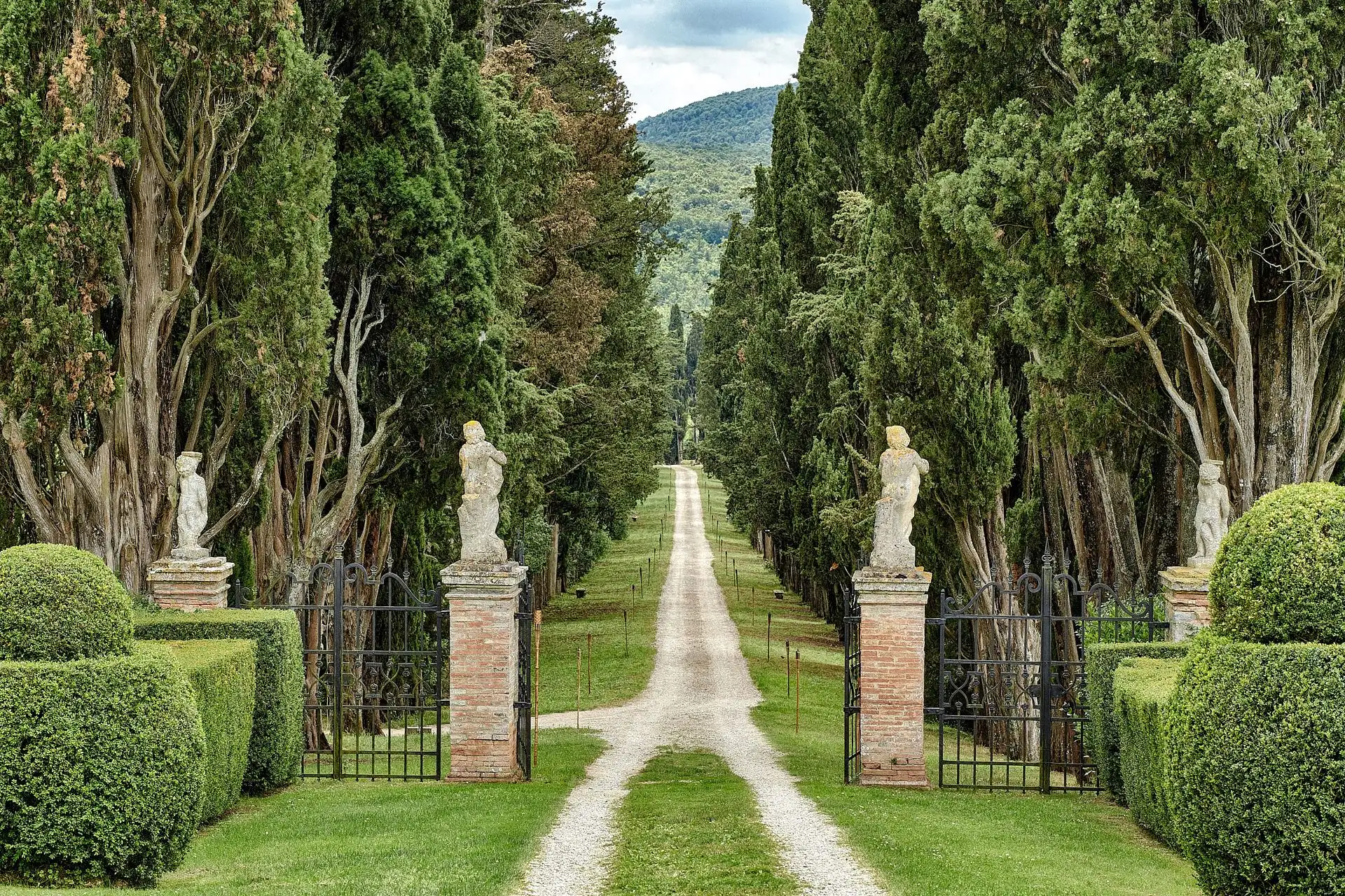 elegant english wedding near siena