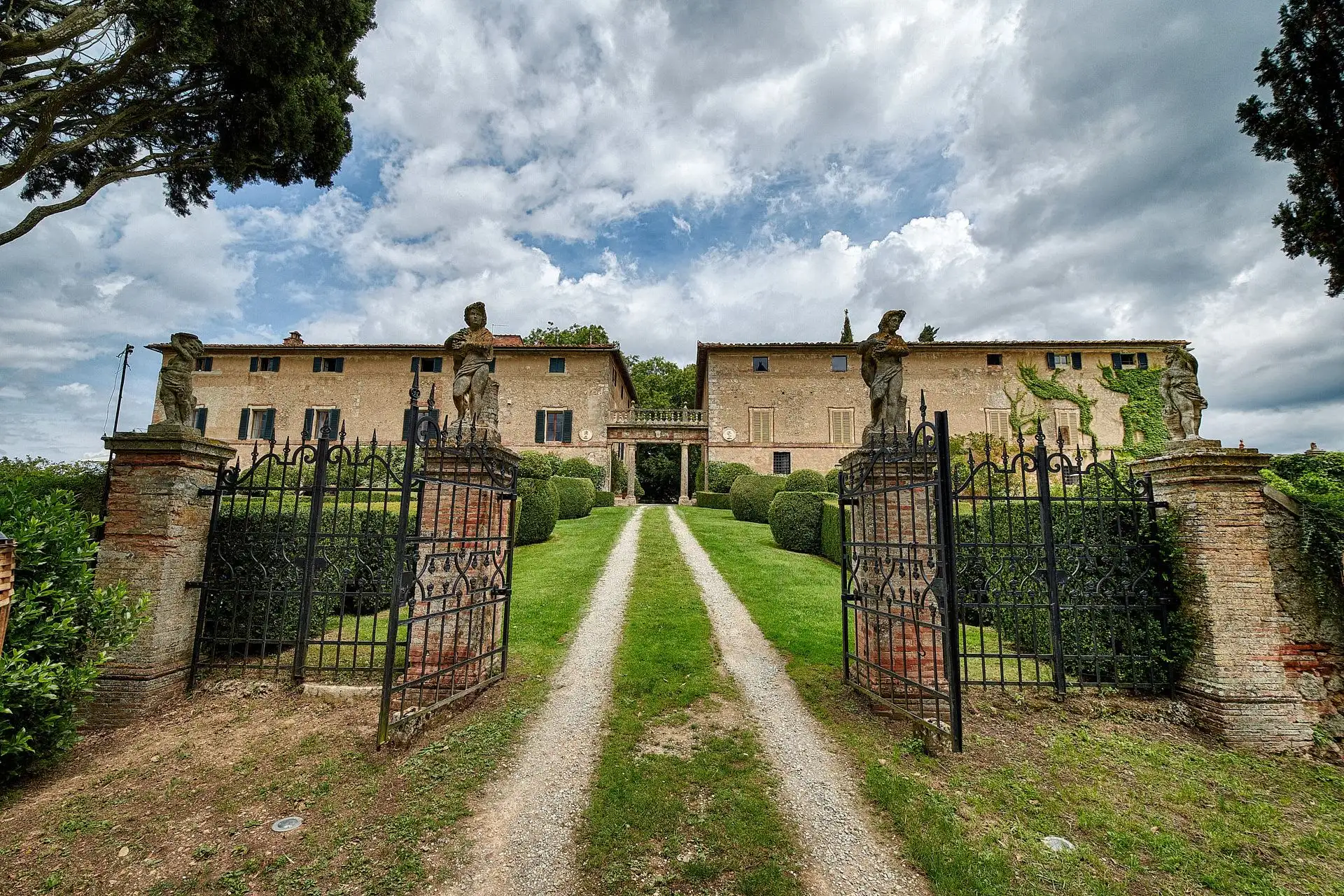 elegant english wedding near siena