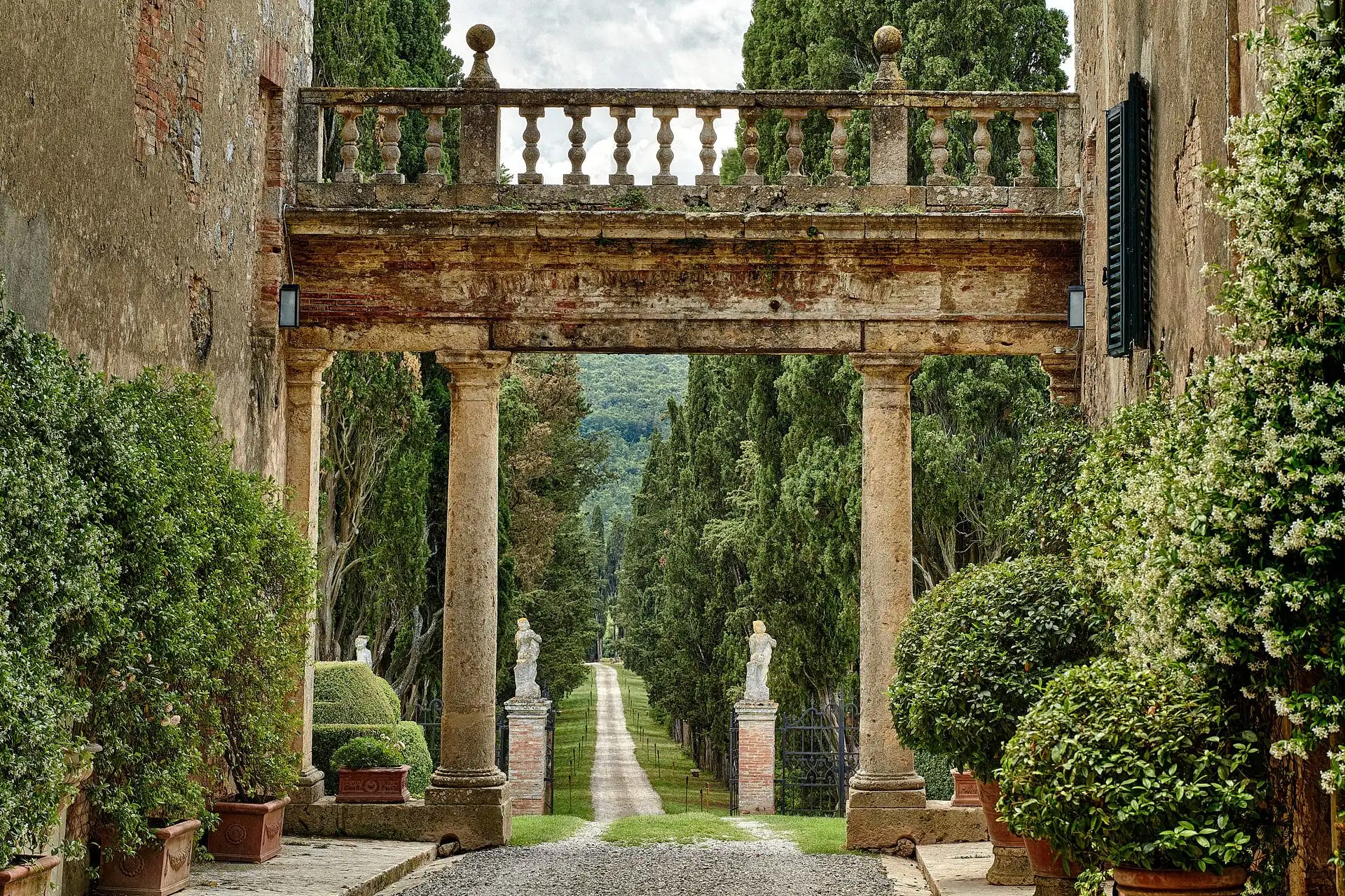 elegant english wedding near siena