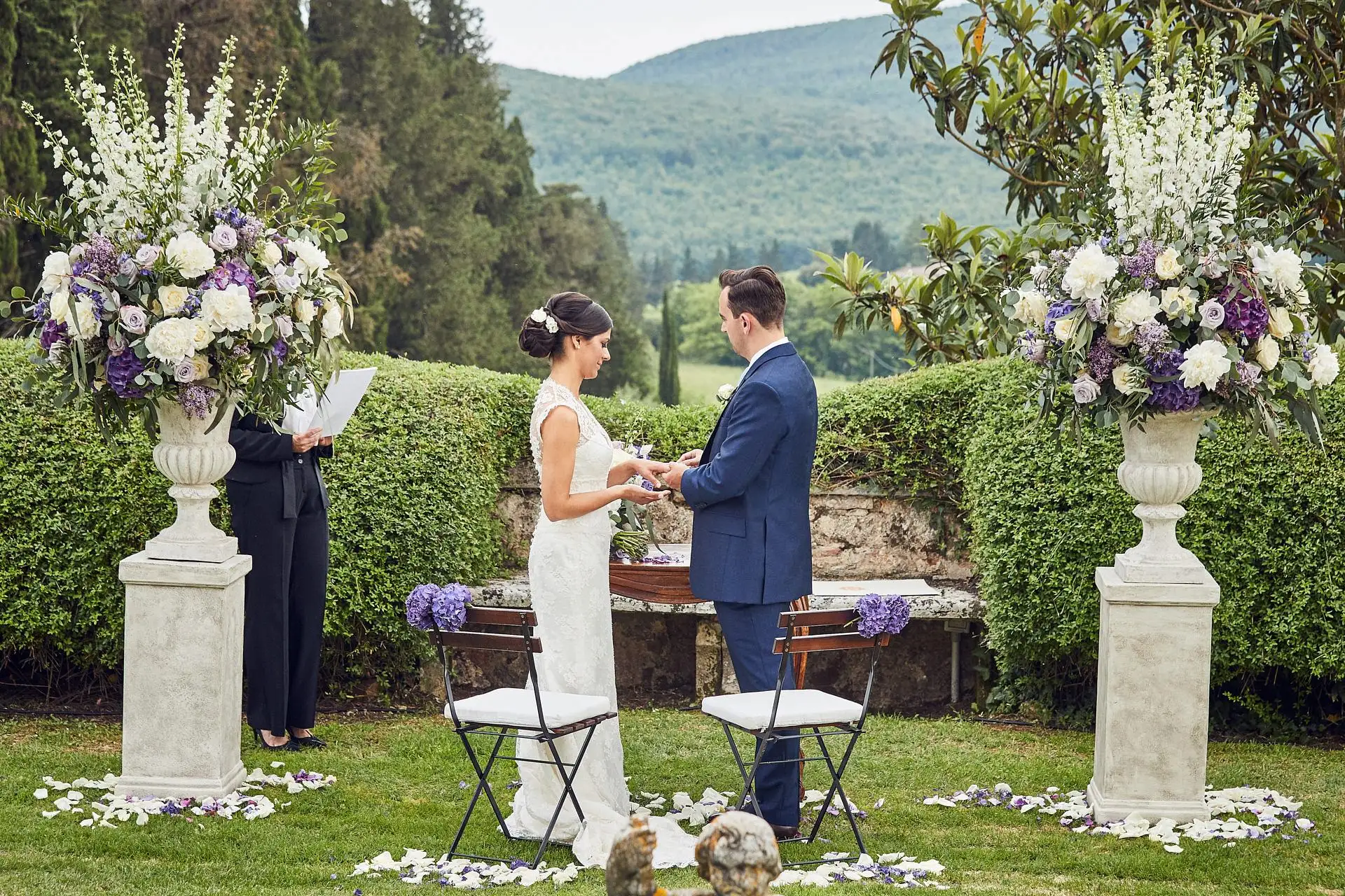 elegant english wedding near siena