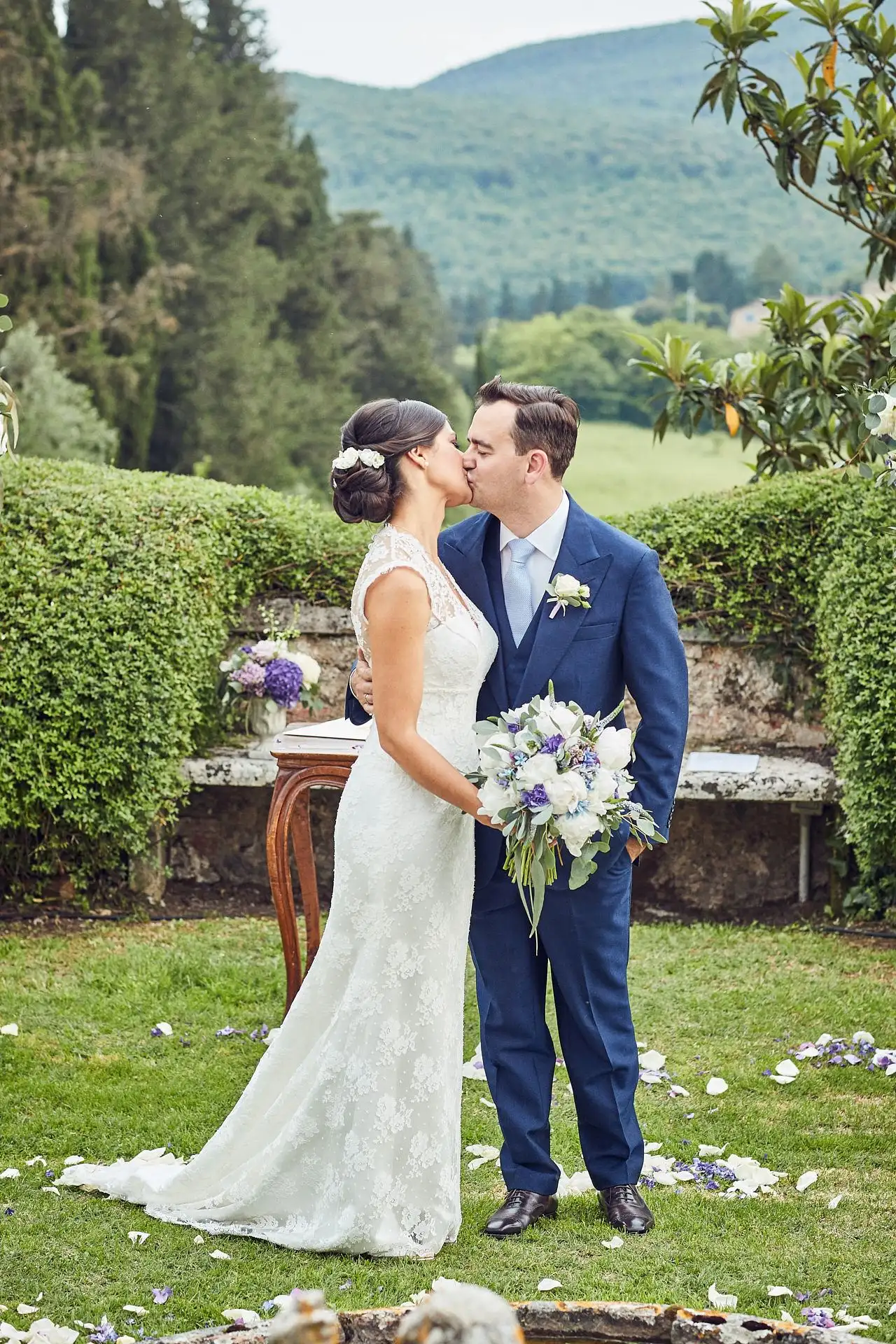 elegant english wedding near siena