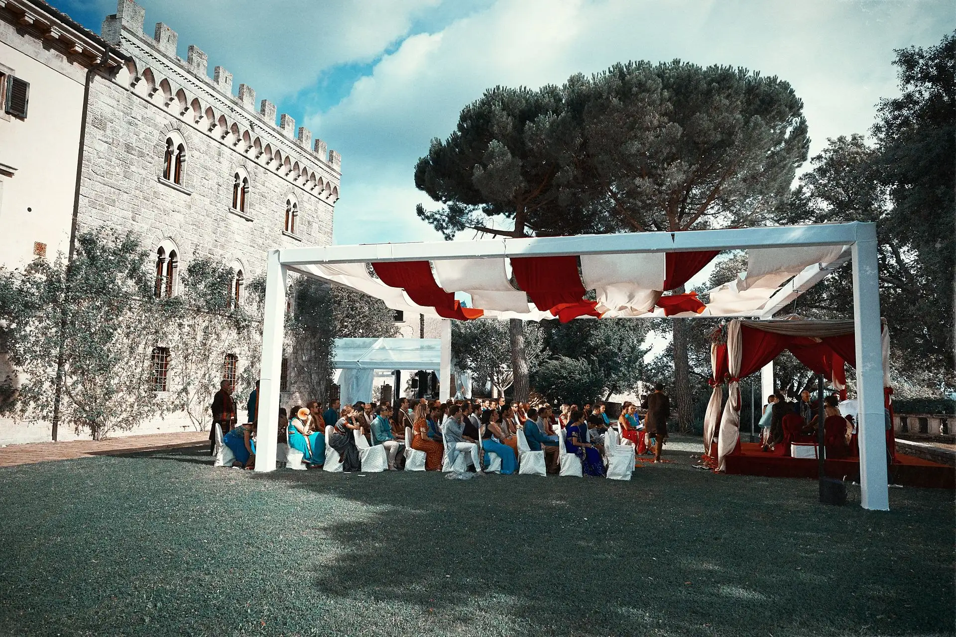 indian wedding in tuscany