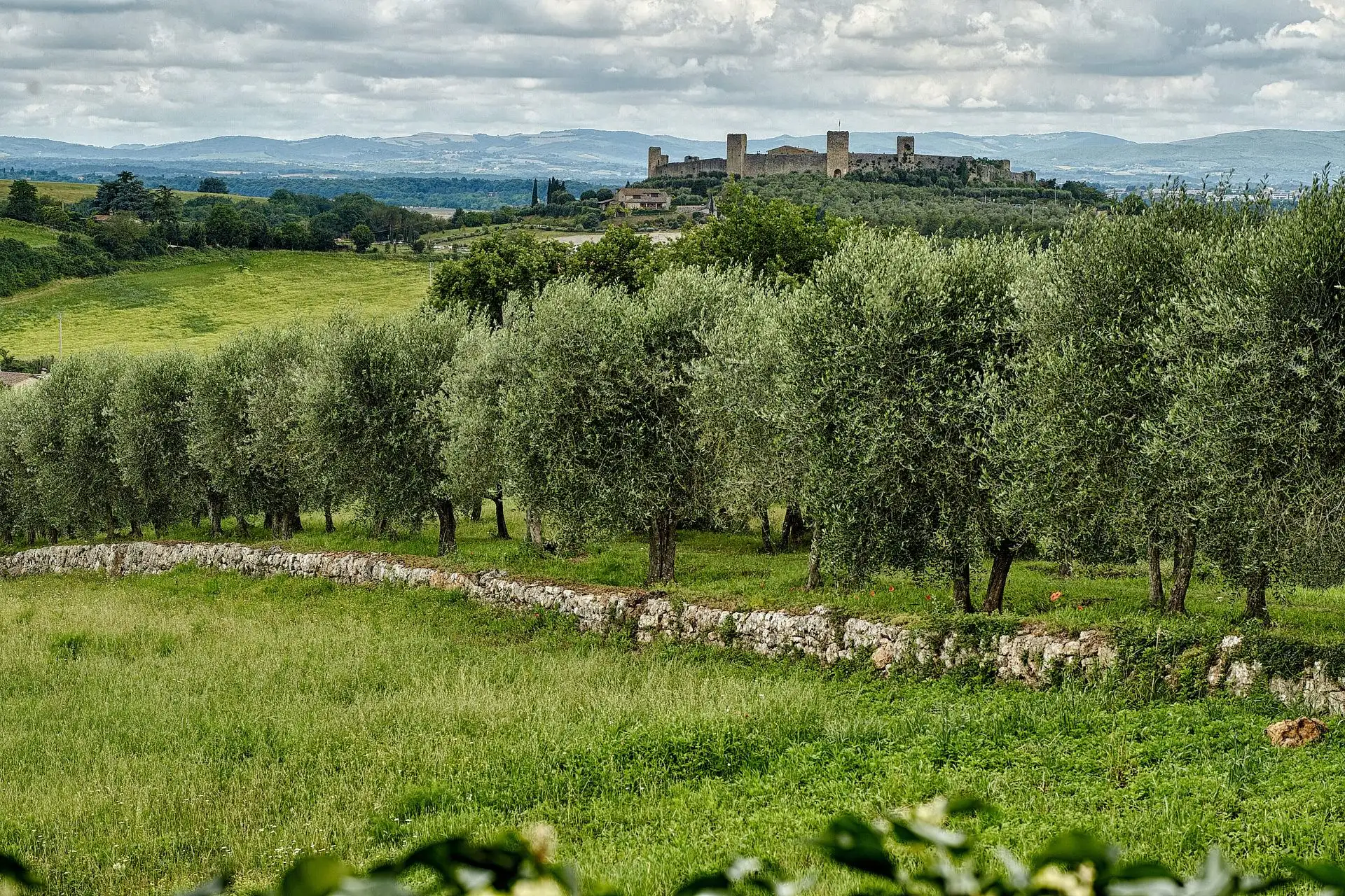 monteriggioni wedding near siena