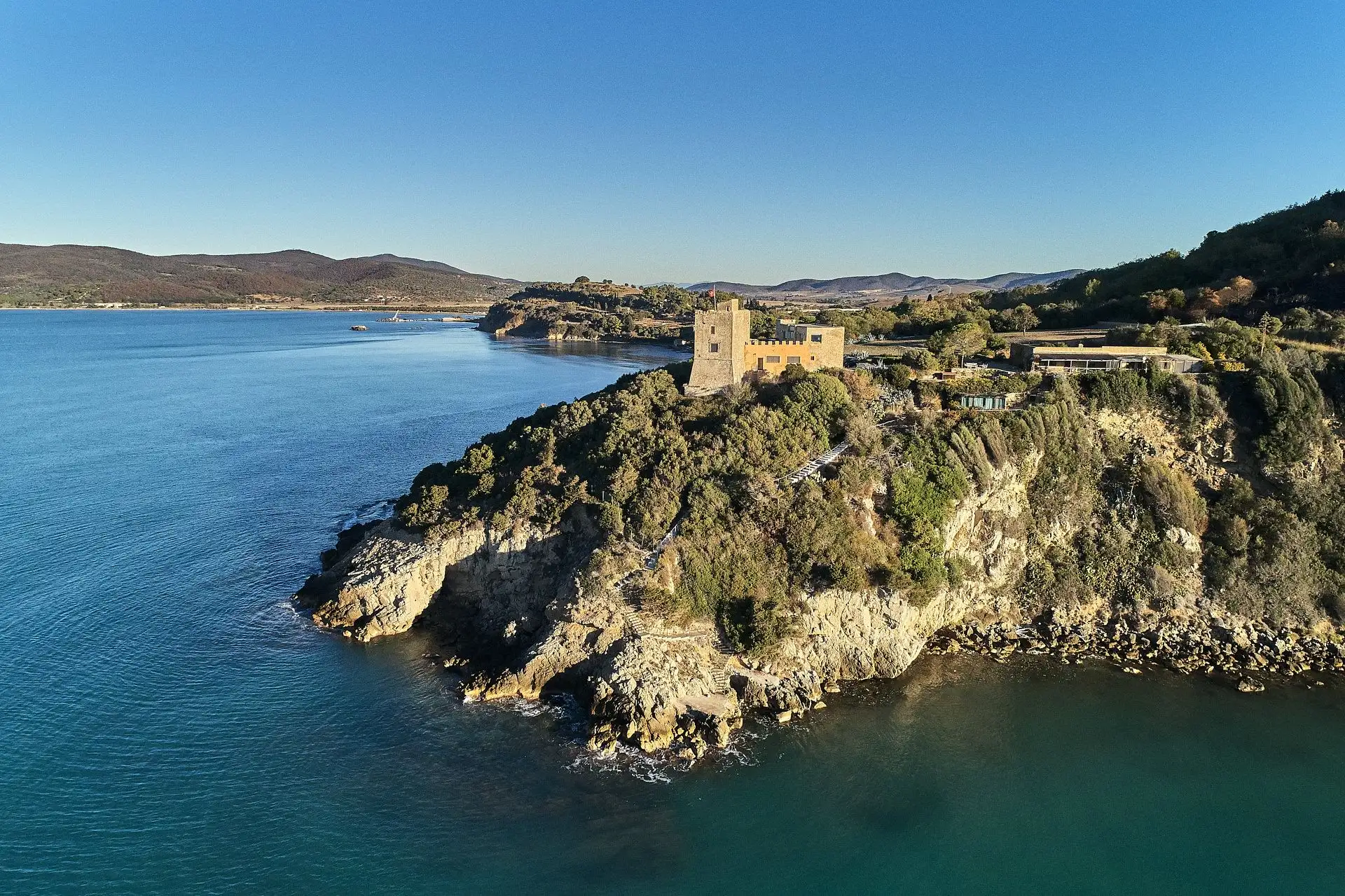seaside elopement tuscany