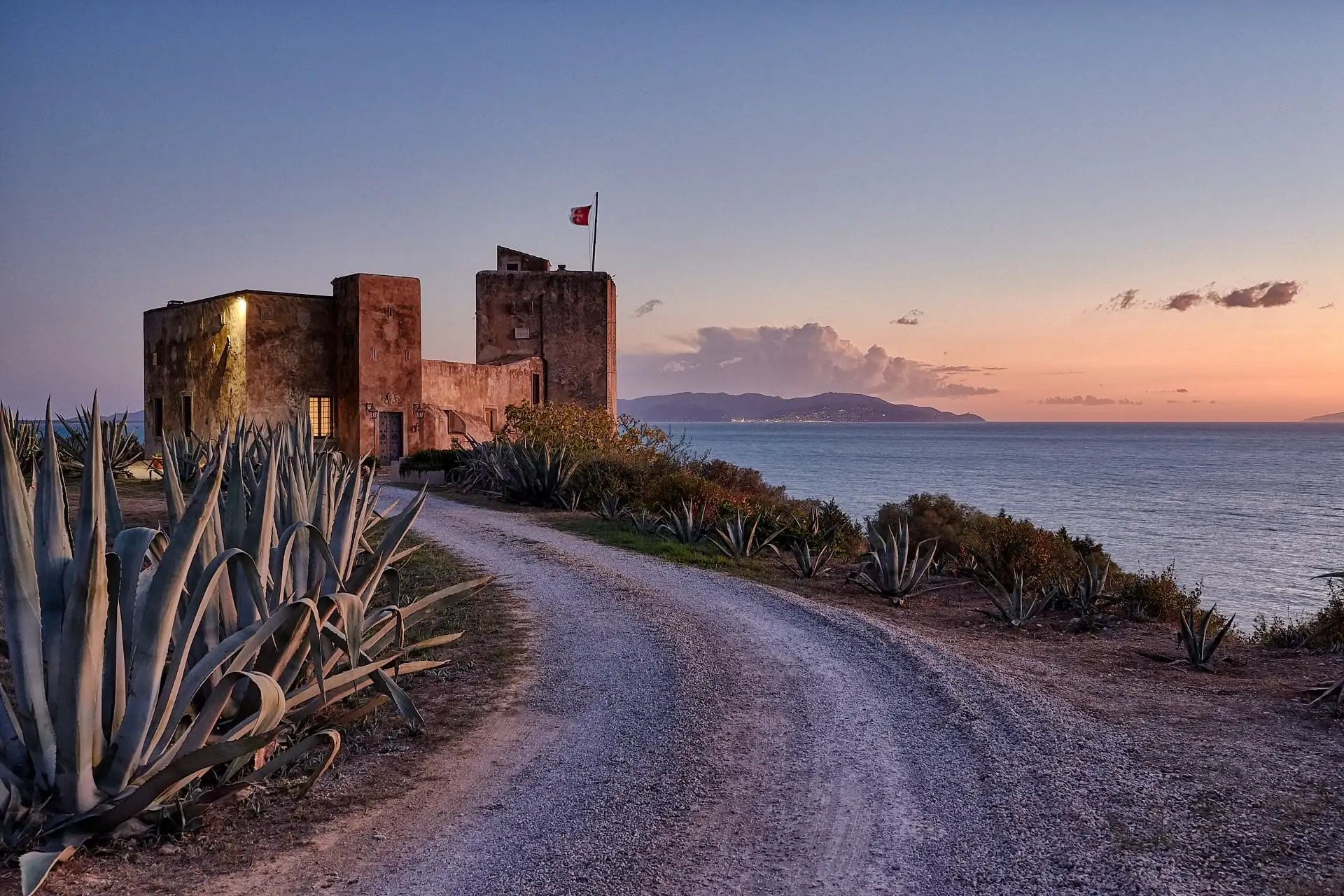seaside elopement tuscany