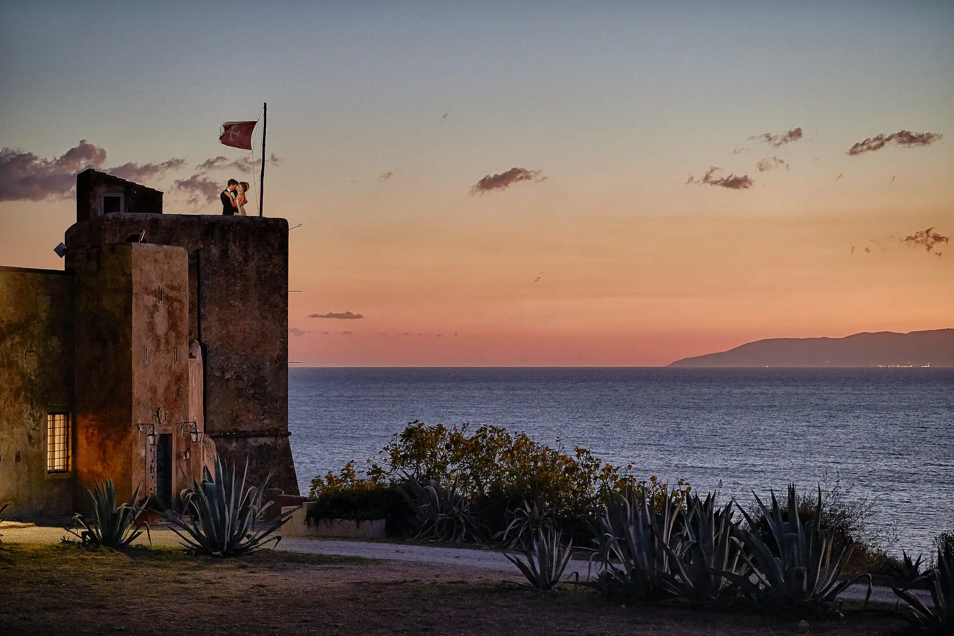 seaside elopement tuscany
