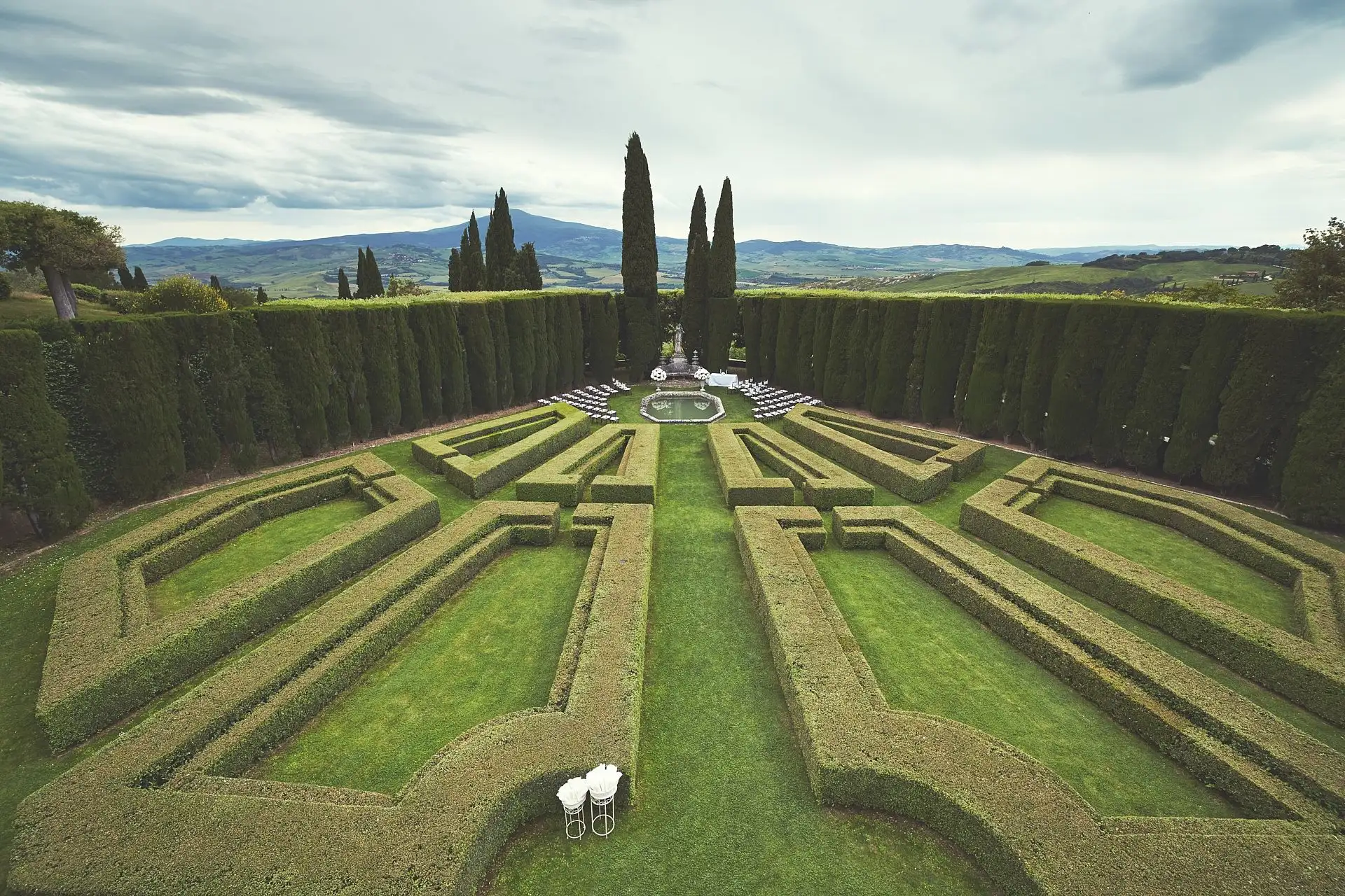 sublime val d orcia wedding