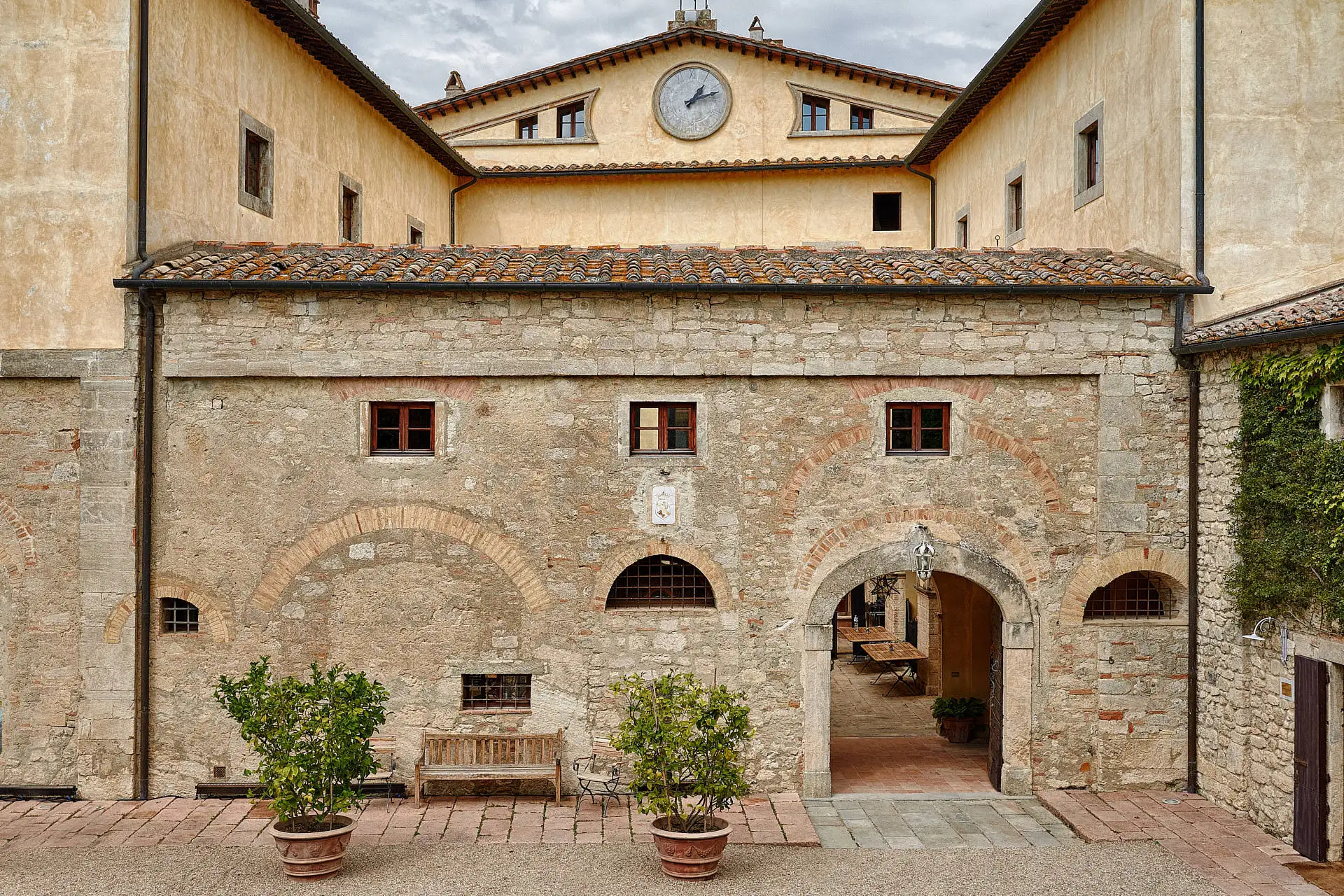 volterra wedding photographer borgo pignano
