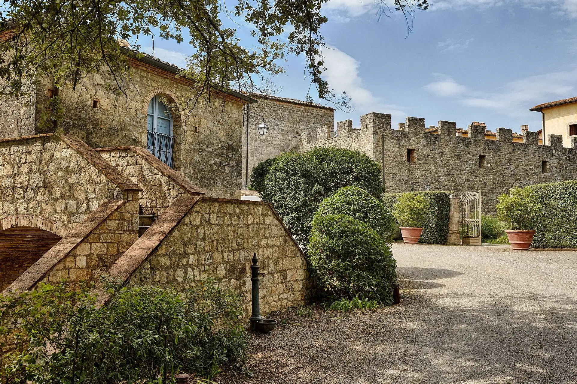 volterra wedding photographer borgo pignano