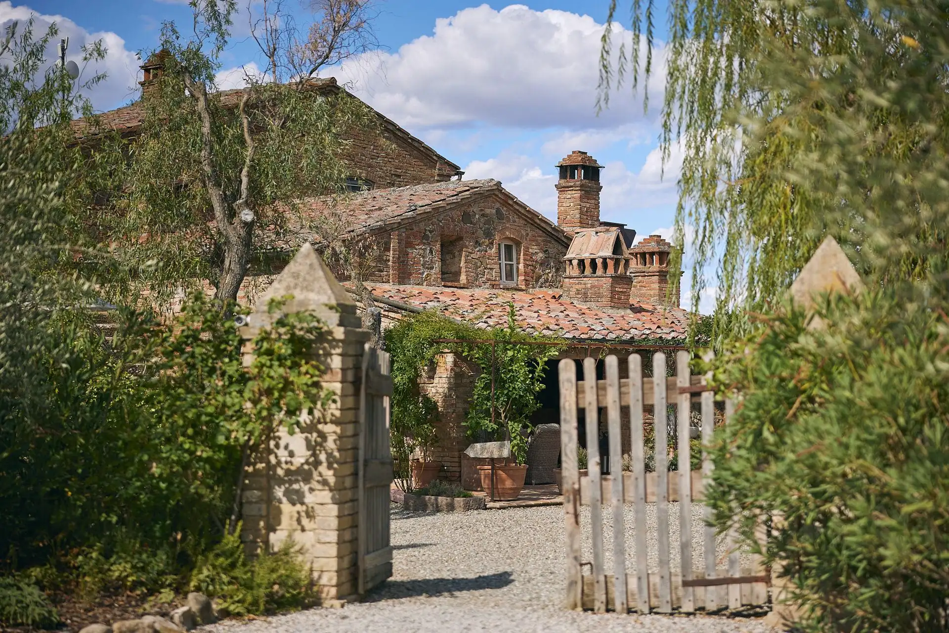 lesbian elopement wedding in italy