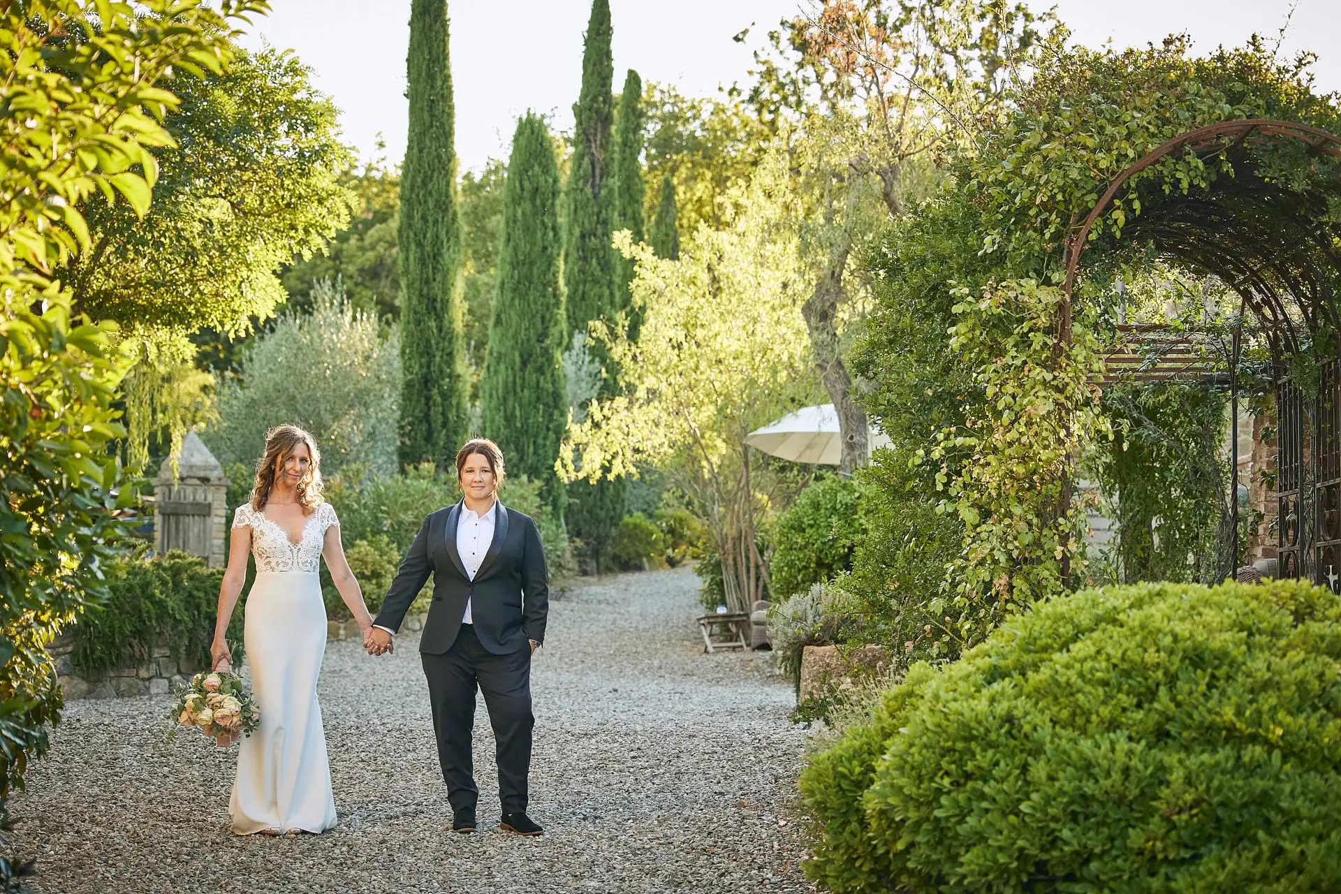 lesbian elopement wedding in italy