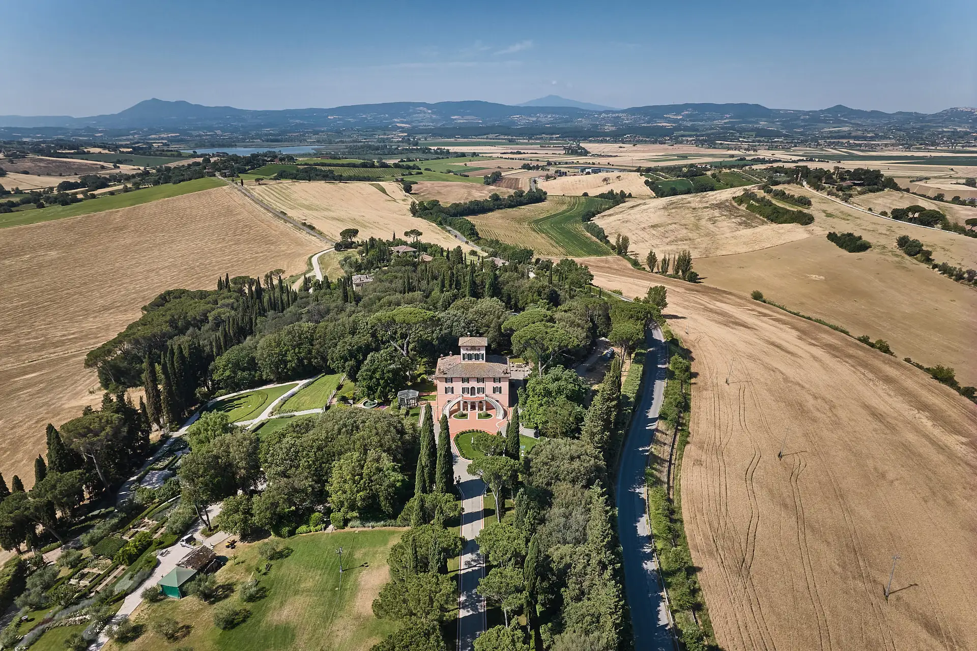 elegant jewish wedding in tuscany