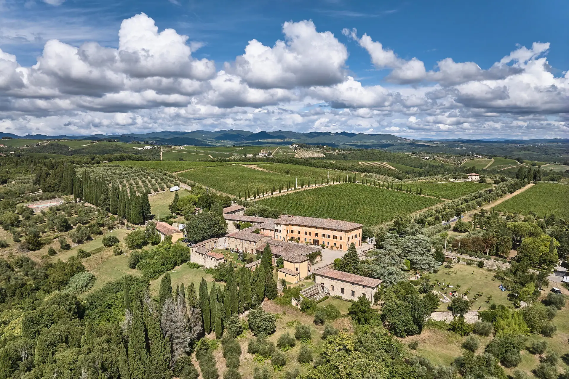 rustic wedding in tuscany