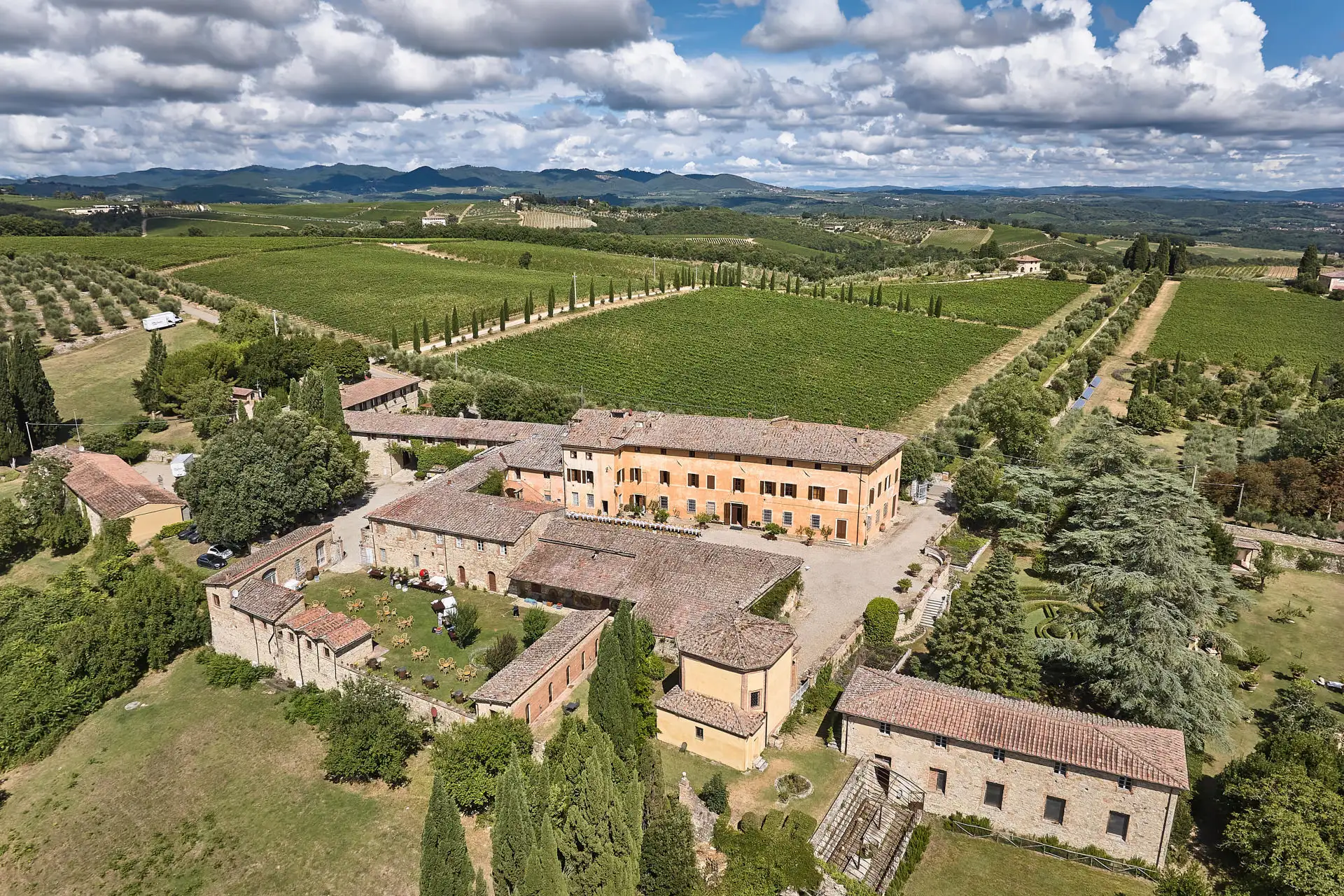 rustic wedding in tuscany