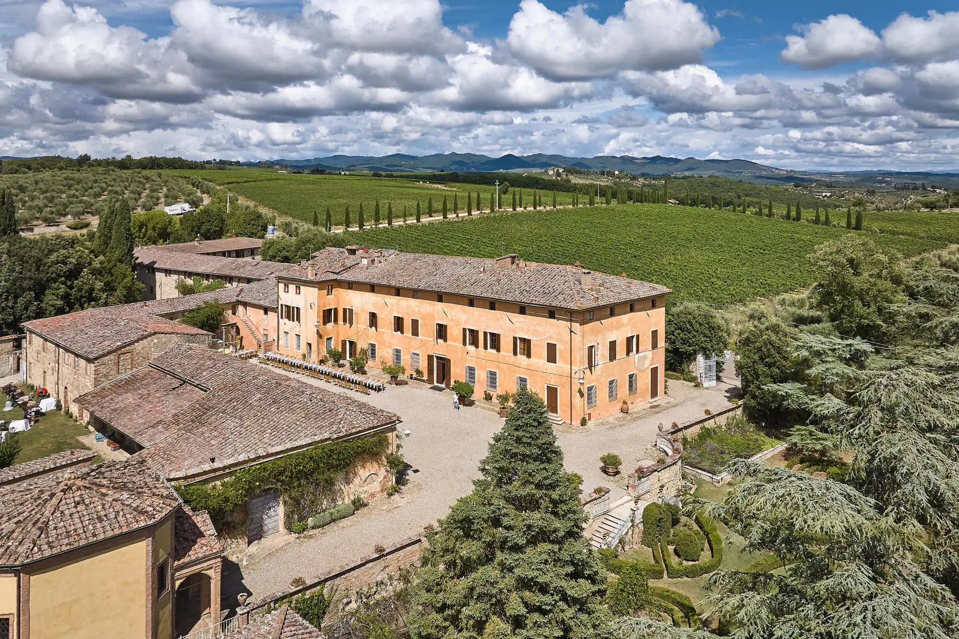 rustic wedding in tuscany