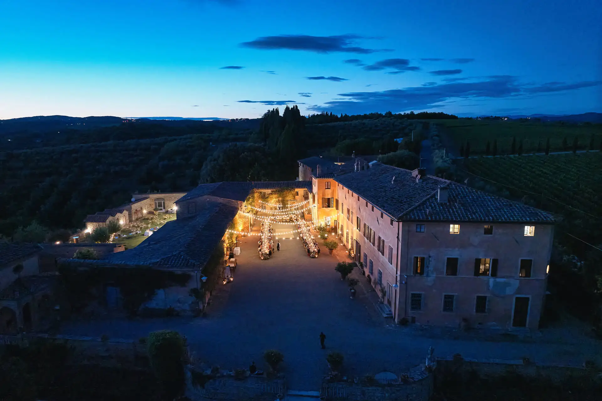 rustic wedding in tuscany