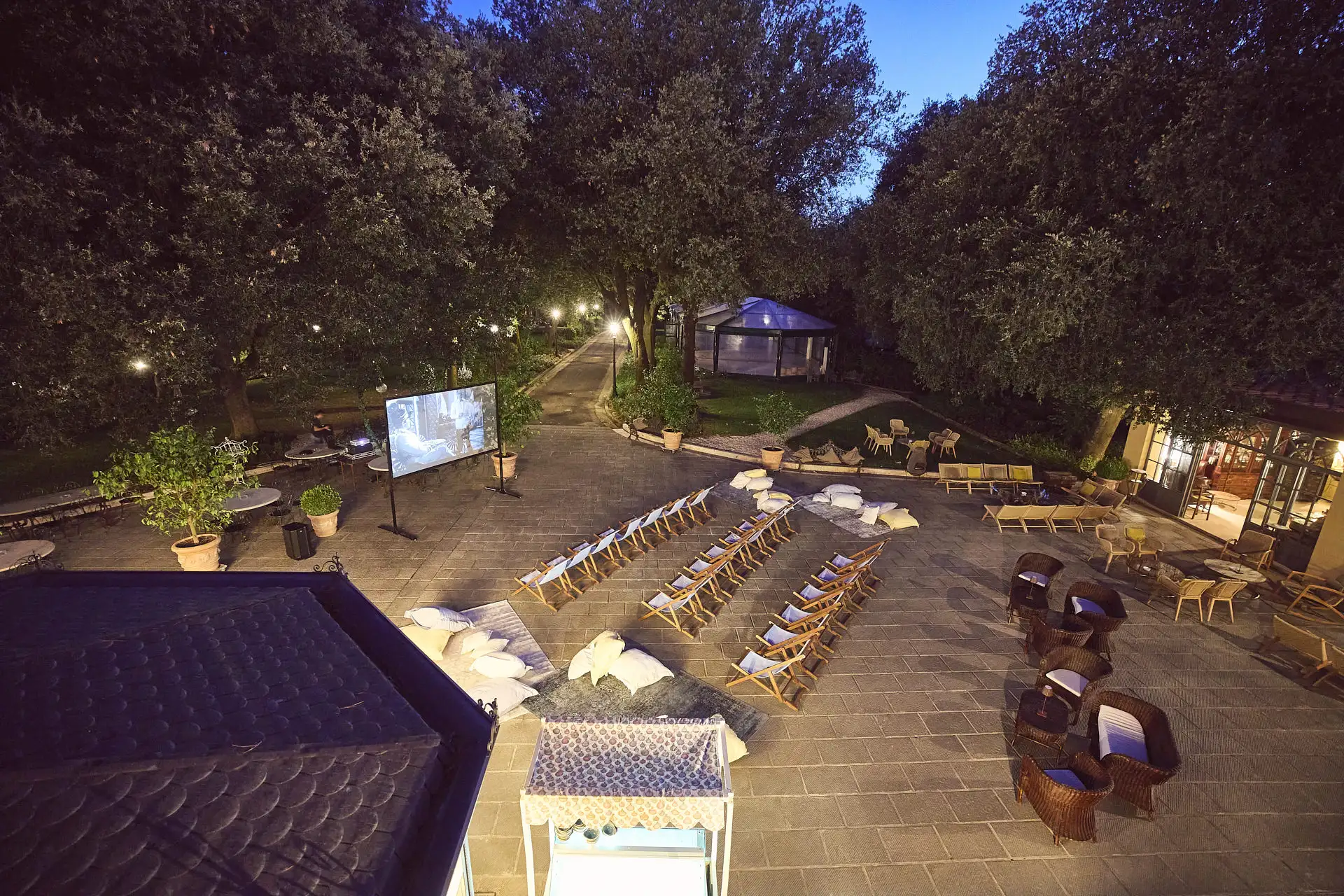 welcome dinner under stars
