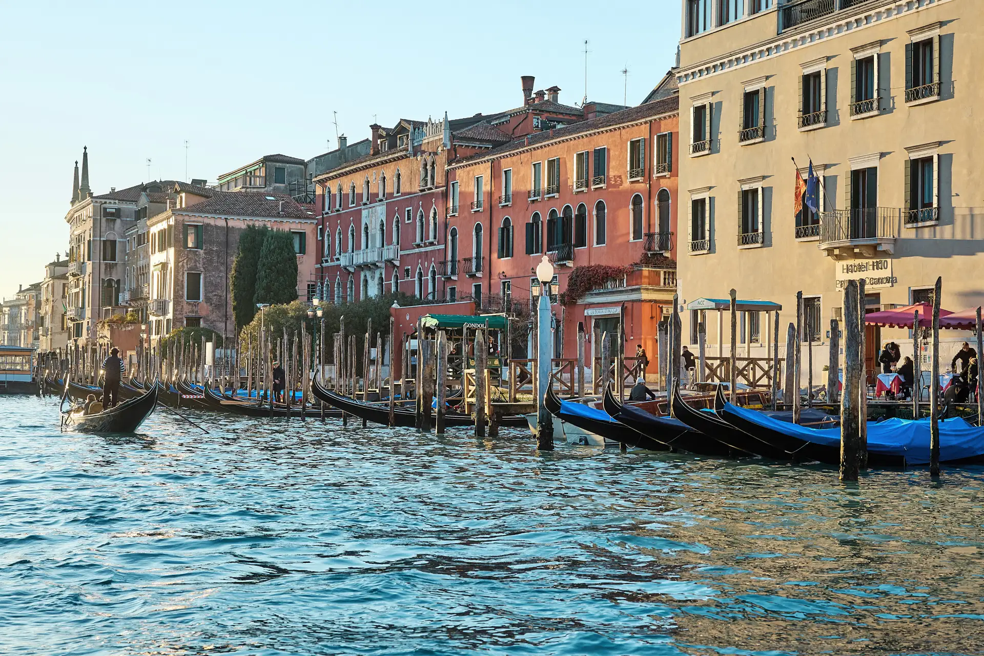 stylish venice engagement shoot