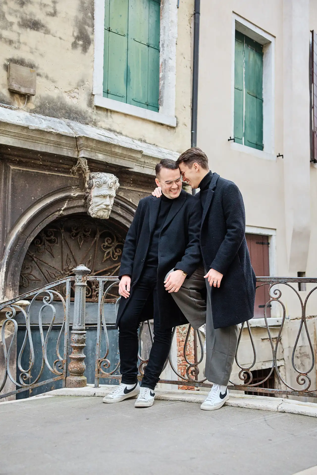 stylish venice engagement shoot