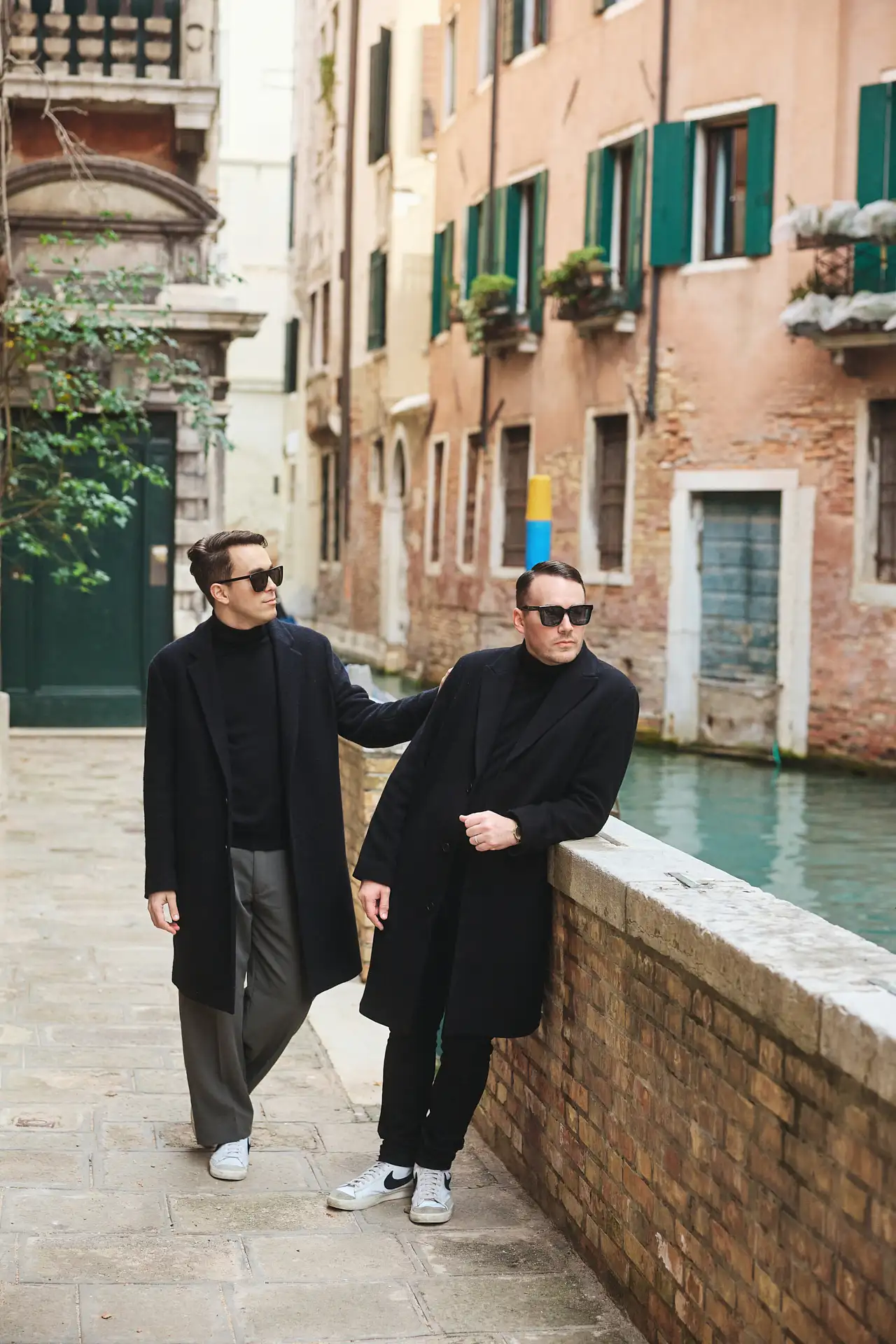 stylish venice engagement shoot