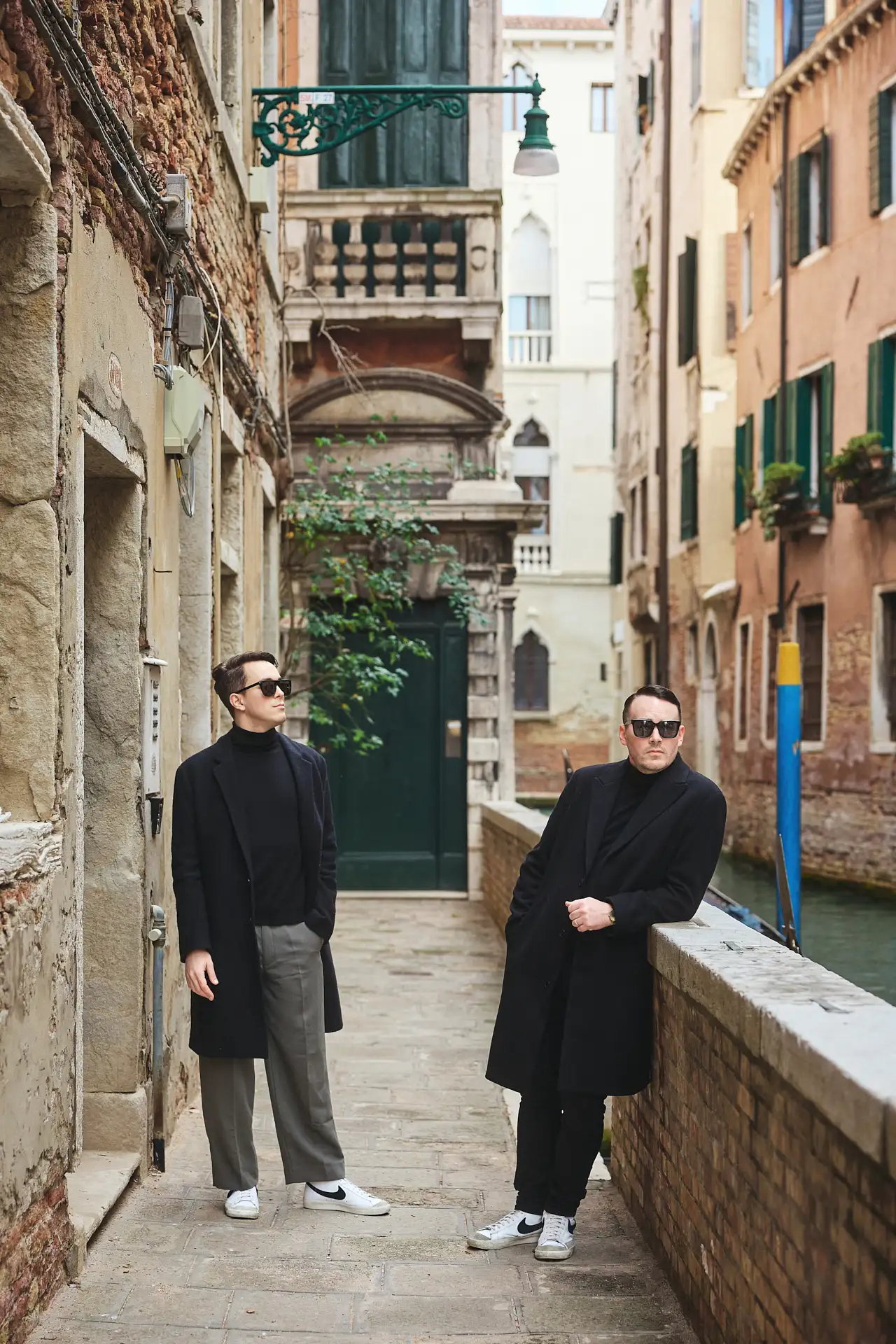 stylish venice engagement shoot