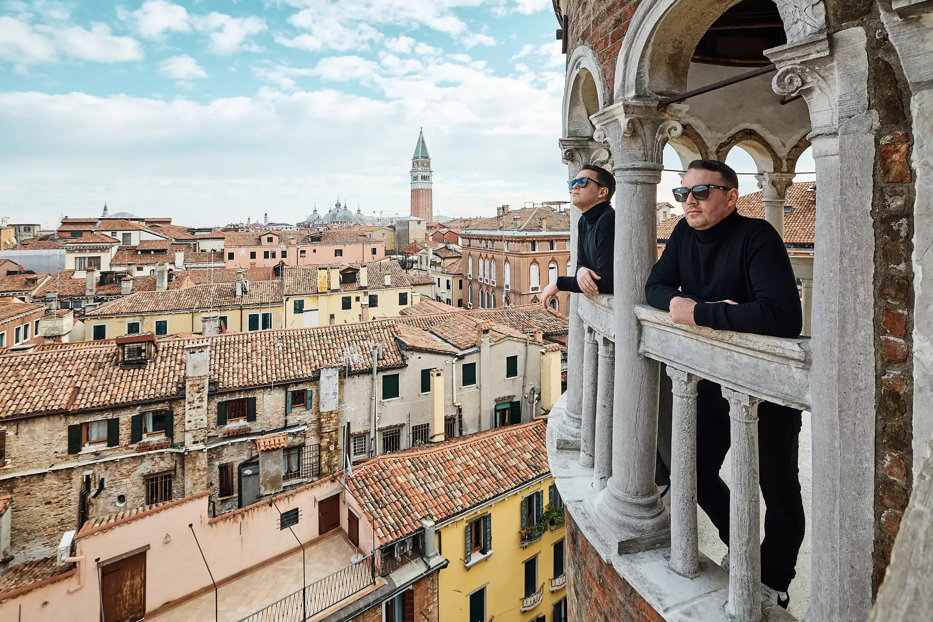 stylish venice engagement shoot