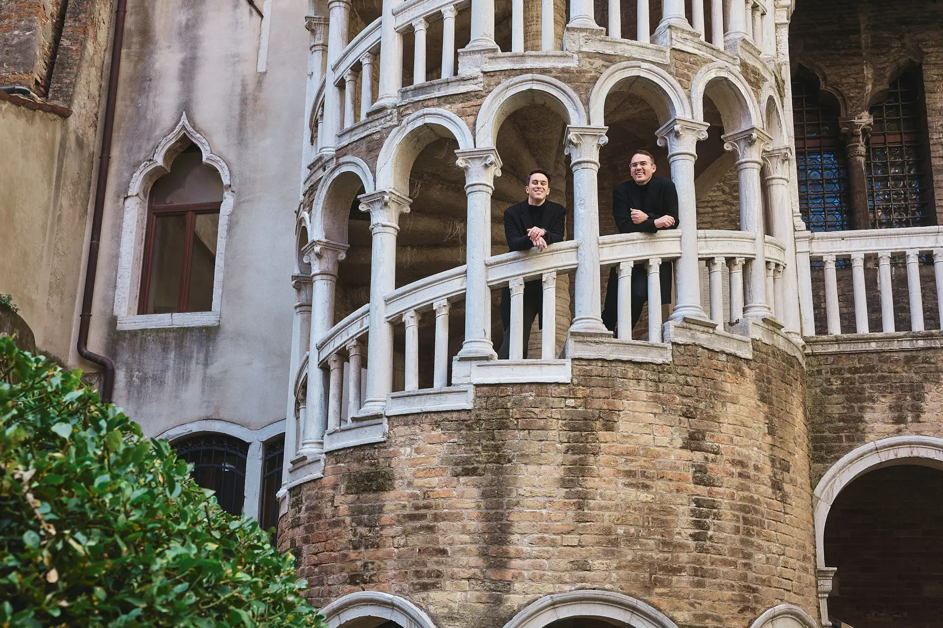 stylish venice engagement shoot