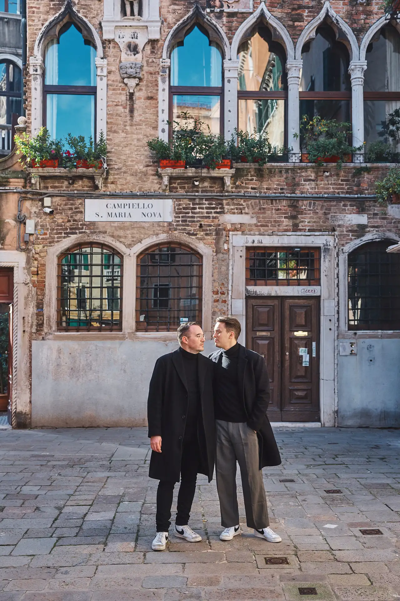 stylish venice engagement shoot