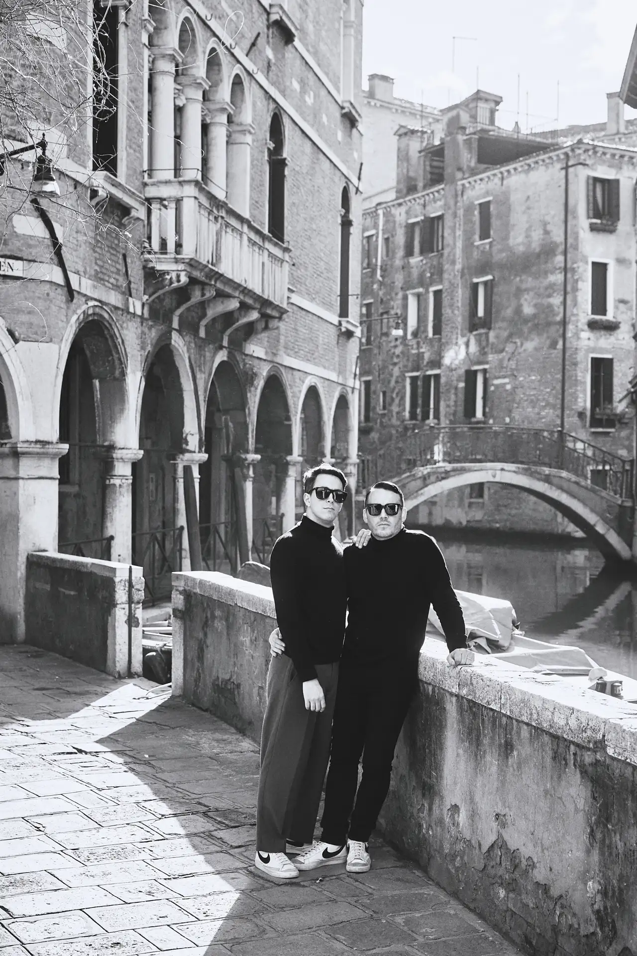 stylish venice engagement shoot