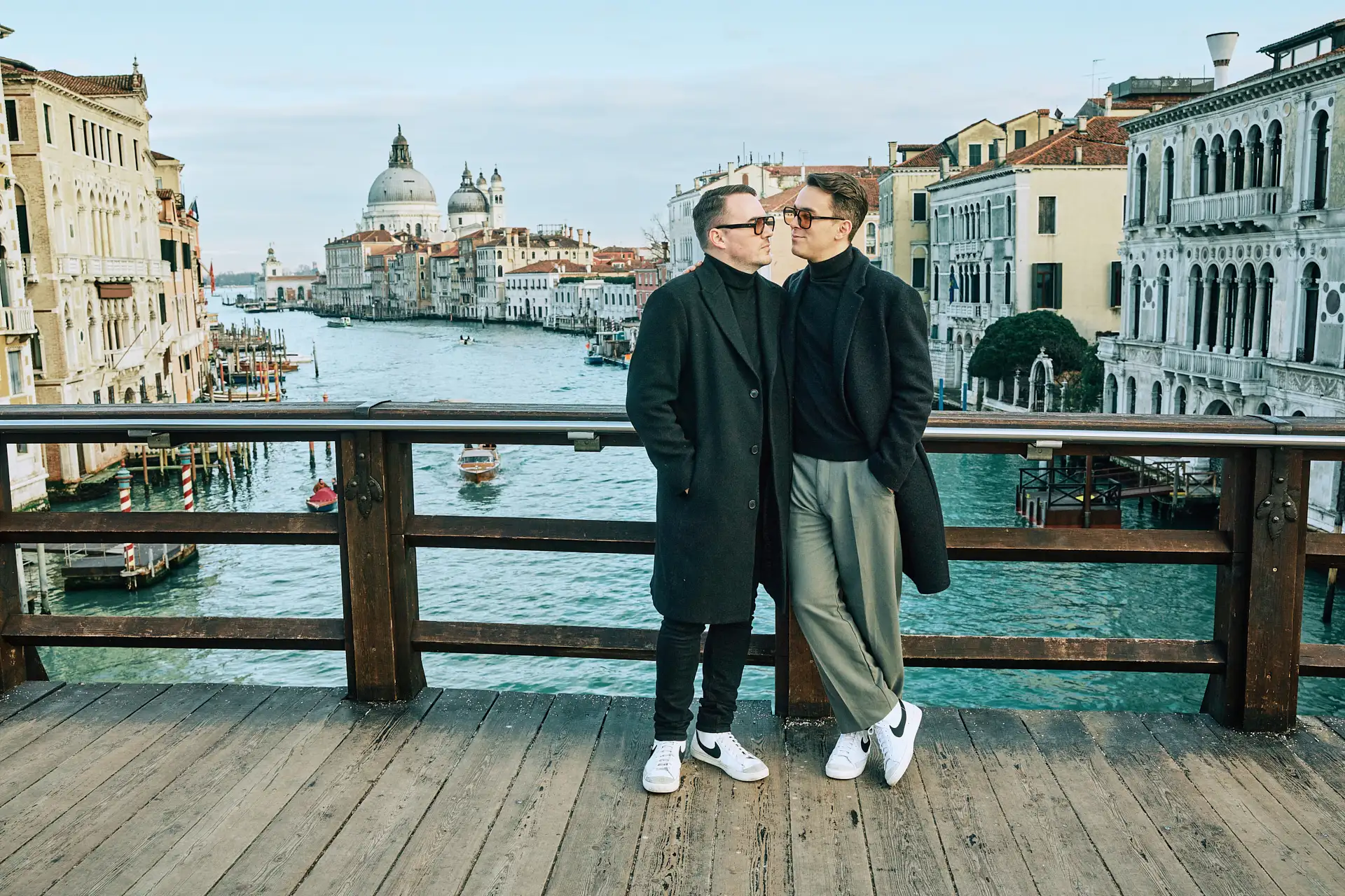 stylish venice engagement shoot