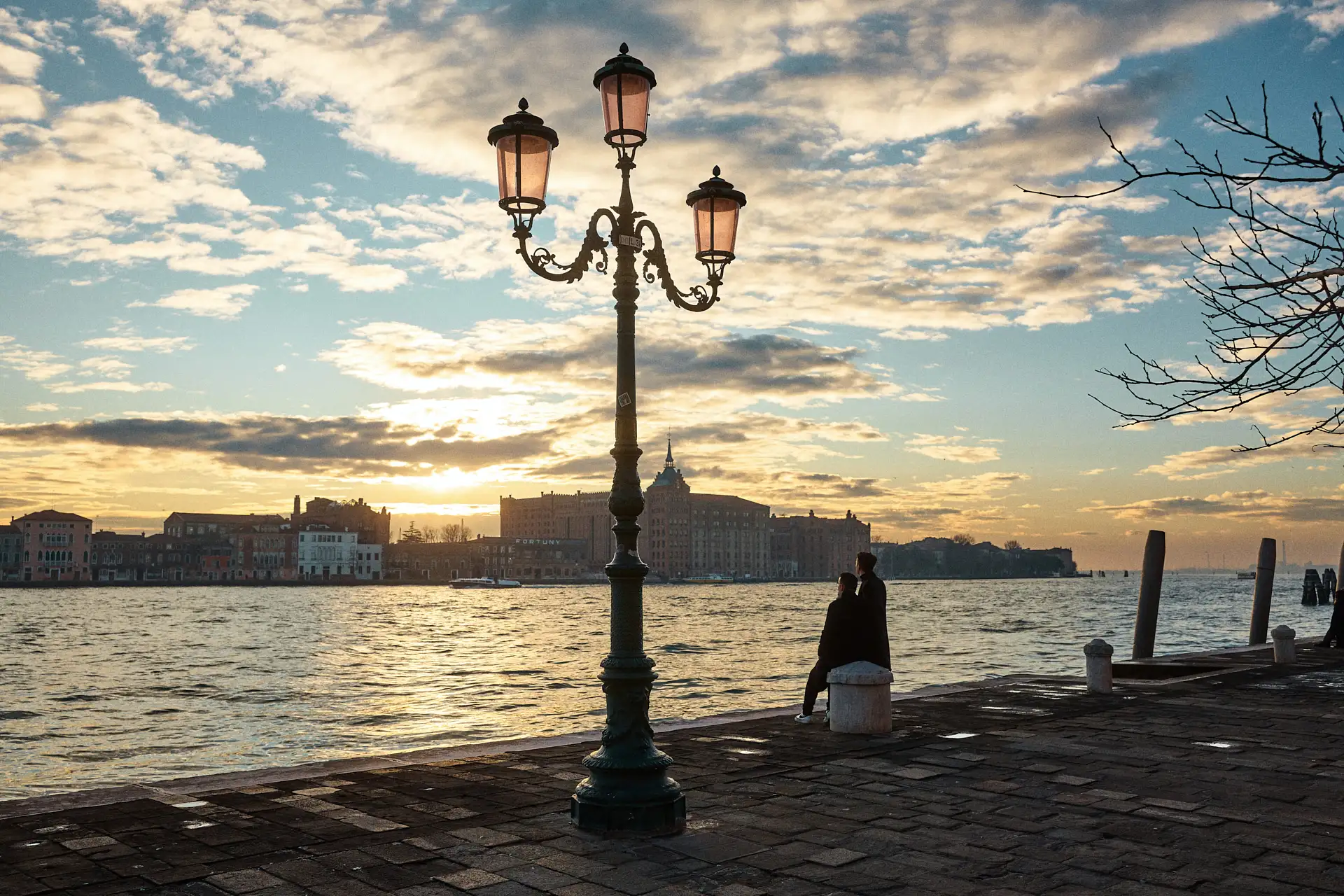 stylish venice engagement shoot