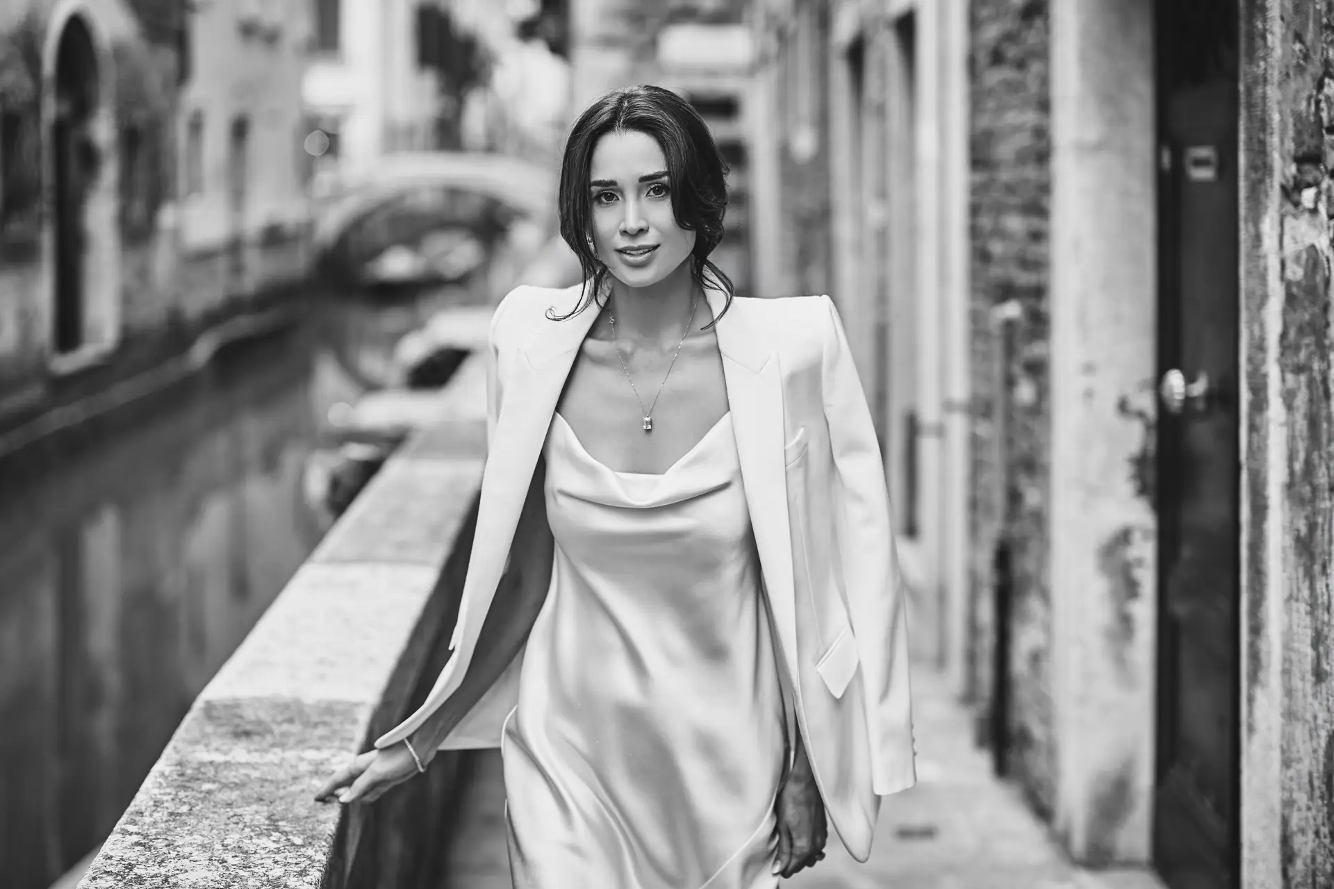 fashionable bride in venice